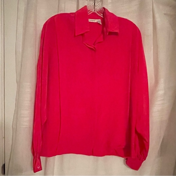 Omanti Tops - 100% Silk Vintage Blouse in Excellent Condition, Size 4.